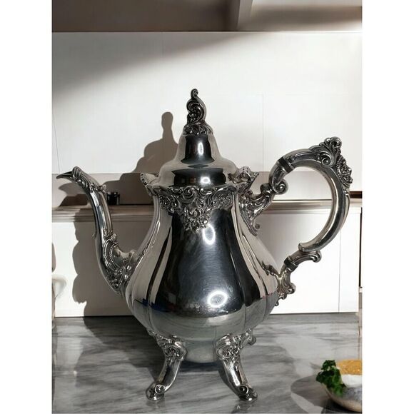 Vintage Wallace Baroque Silverplate Coffee/Tea Pot Ornate‎ Footed #281 Excellent - Picture 1 of 16